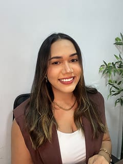 Psicóloga Sarah Correia no consultório